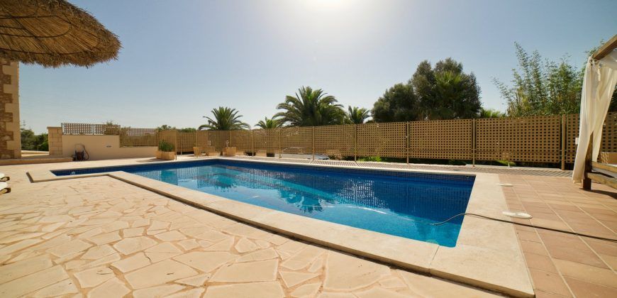 Preciosa casa de campo con piscina junto a Campos