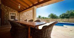 Preciosa casa de campo con piscina junto a Campos