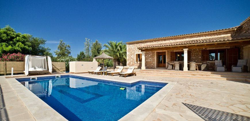 Preciosa casa de campo con piscina junto a Campos