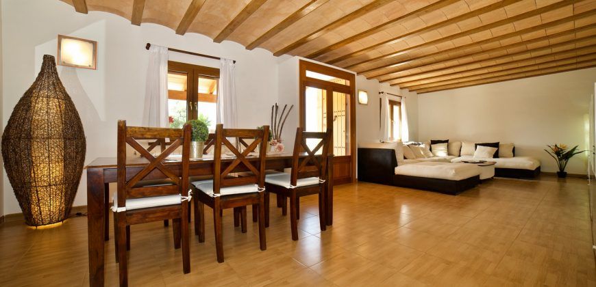 Preciosa casa de campo con piscina junto a Campos