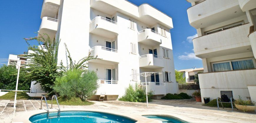 Amplio apartamento en alquiler con piscina
