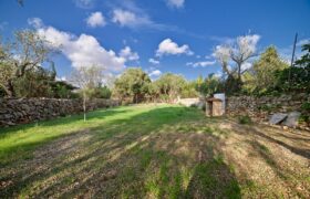 Charming House with Large Garden for Rent in Ses Salines