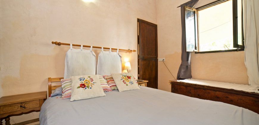 Encantadora casa de campo con amplio jardín junto a Sineu