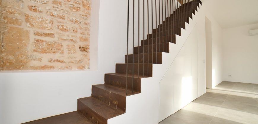 Impecable casa de pueblo reformada con jardín y piscina en Santanyí