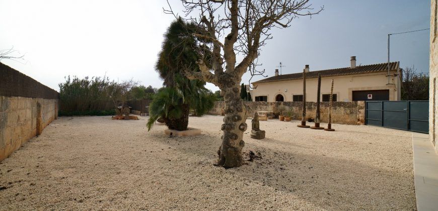 Impecable casa de pueblo reformada con jardín y piscina en Santanyí