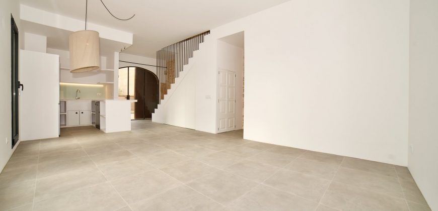 Impecable casa de pueblo reformada con jardín y piscina en Santanyí