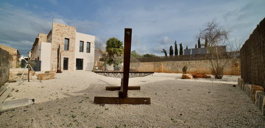 Impecable casa de pueblo reformada con jardín y piscina en Santanyí