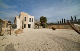Renovated Townhouse with Garden & Pool in Santanyí