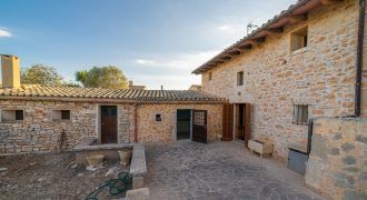 Casa de pueblo con terrazas en Es Llombards