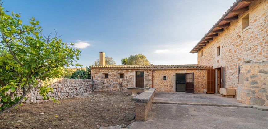 Casa de pueblo con terrazas en Es Llombards