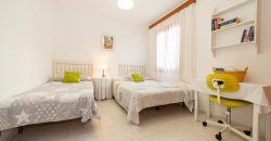 Chalet con piscina junto al mar en Cala Egos