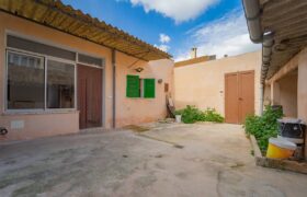 Townhouse for rent in Campos: 154 sqm ground floor home with large patio and rear access