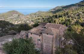 Posesión única con vistas al mar en venta junto a Estellencs