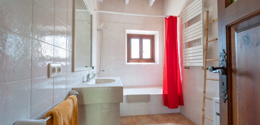 Preciosa casa de campo en venta ubicada en las afueras de Ses Salines