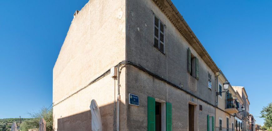 Amplia casa de pueblo en venta en Son Maciá (Manacor)