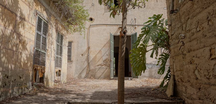Amplia casa de pueblo en venta en Son Maciá (Manacor)