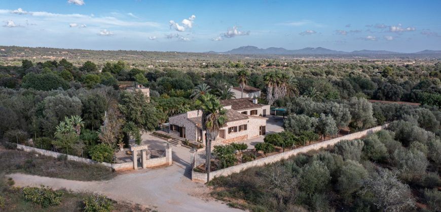 Casa de campo en venta con piscina y casa de invitados en Campos