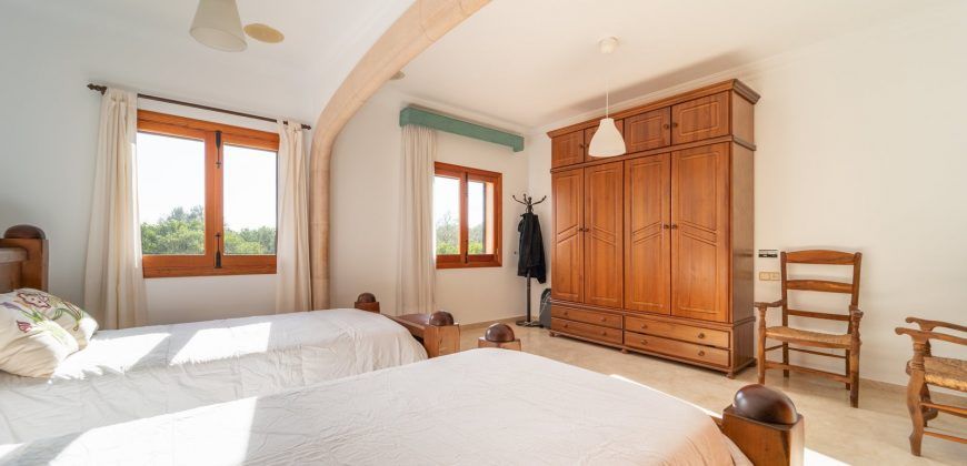 Casa de campo en venta con piscina y casa de invitados en Campos