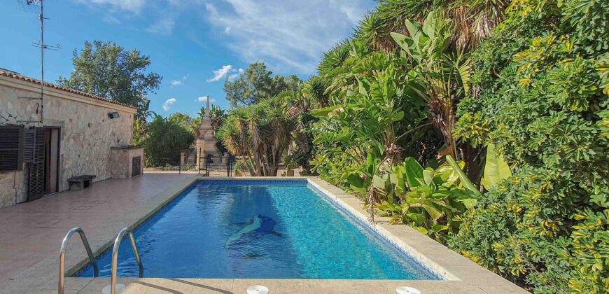 Casa de campo en venta con piscina y casa de invitados en Campos