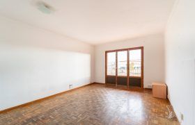 Amplio piso a reformar en venta en Campos con parking