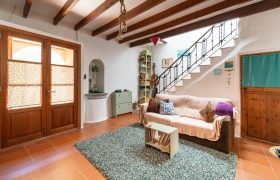 Casa de pueblo en venta en Montuïri con encanto, luz natural y amplios espacios exteriores