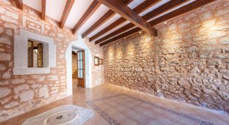 Charming town house to rent in Santanyi