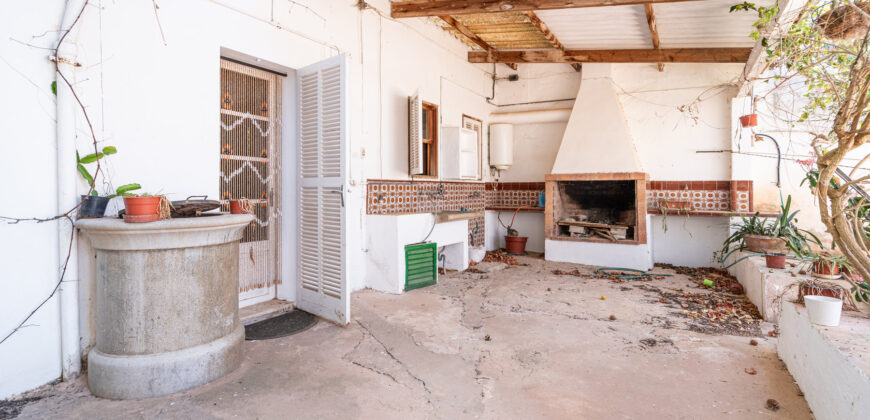 Encantadora casa de pueblo con amplio patio en venta en Ses Salines