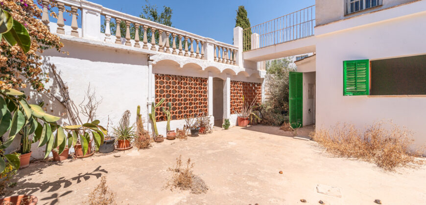 Encantadora casa de pueblo con amplio patio en venta en Ses Salines