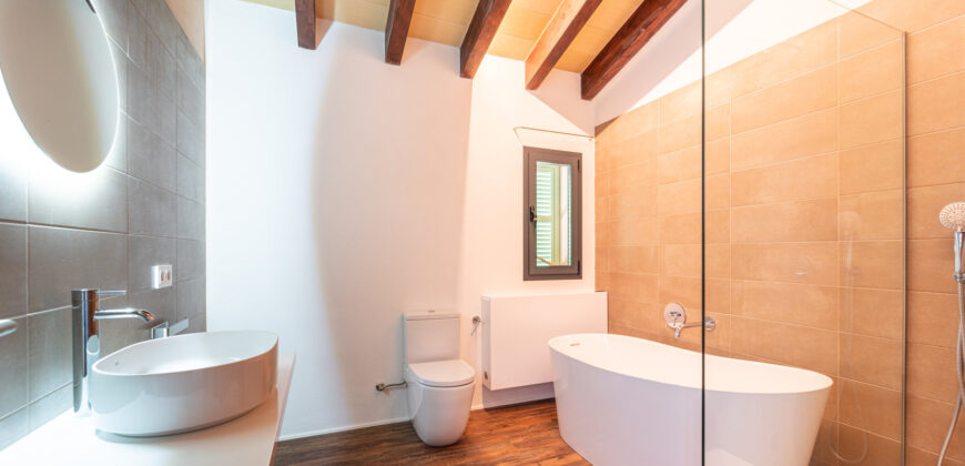 Casa de pueblo completamente reformada con patio en alquiler en Ses Salines