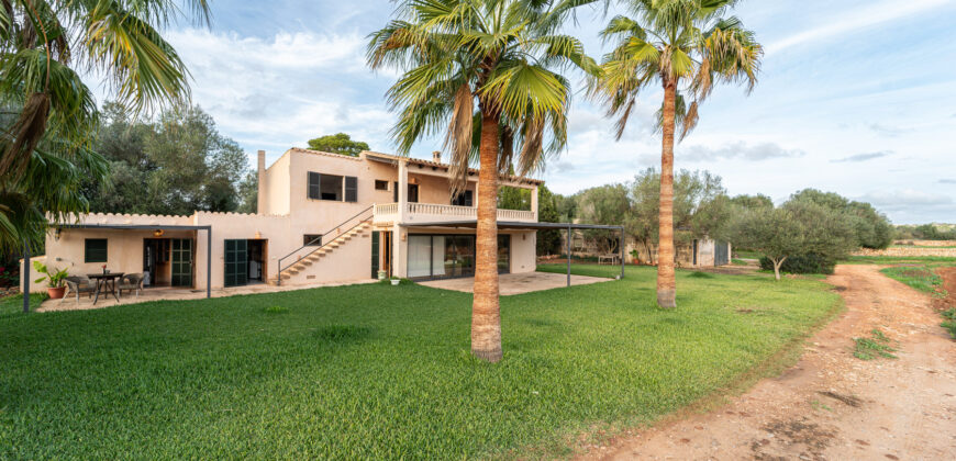 Country house with swimming pool for sale in Ses Salines
