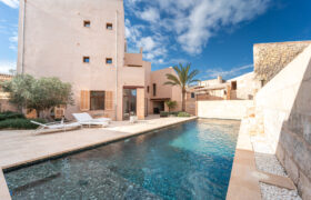 Casa de pueblo con piscina y vistas al mar en venta en Ses Salines