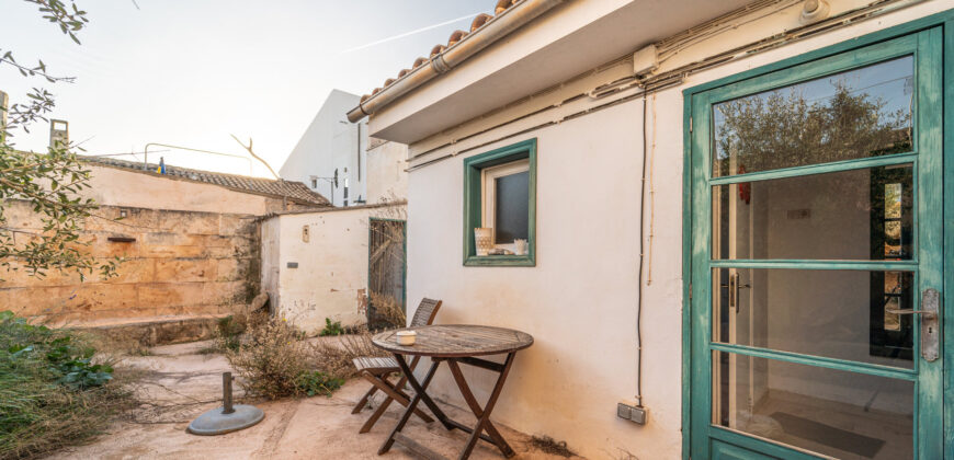 Casa de pueblo en venta en Ses Salines con una excelente ubicación