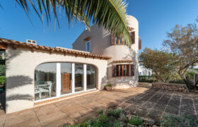 Chalet en venta en Cala Llombards con vistas al mar