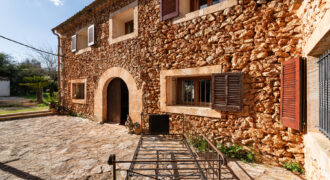 Casa de campo en venta en Sineu con piscina y gran terreno