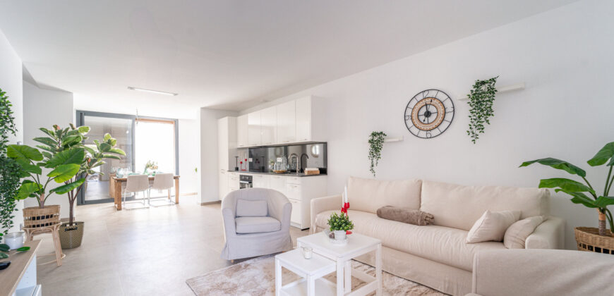 Casa en planta baja en venta en Colonia de Sant Jordi con jardín y piscina privada