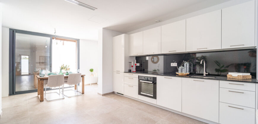Casa en planta baja en venta en Colonia de Sant Jordi con jardín y piscina privada