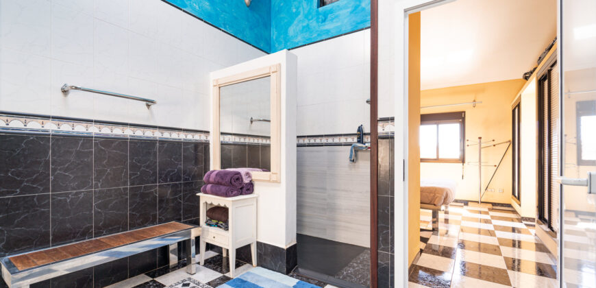 Casa de pueblo en venta en Ses Salines con vistas al mar, garaje y placas solares