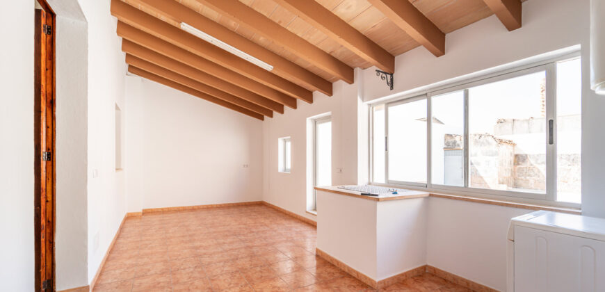 Casa de pueblo en alquiler en Ses Salines totalmente reformada y con una amplia terraza