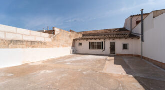 Casa de pueblo en alquiler en Ses Salines totalmente reformada y con una amplia terraza