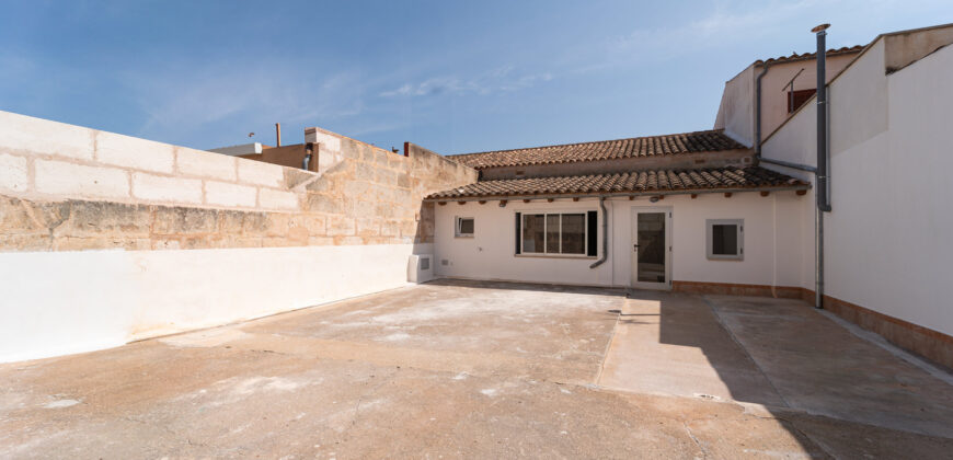 Casa de pueblo en alquiler en Ses Salines totalmente reformada y con una amplia terraza