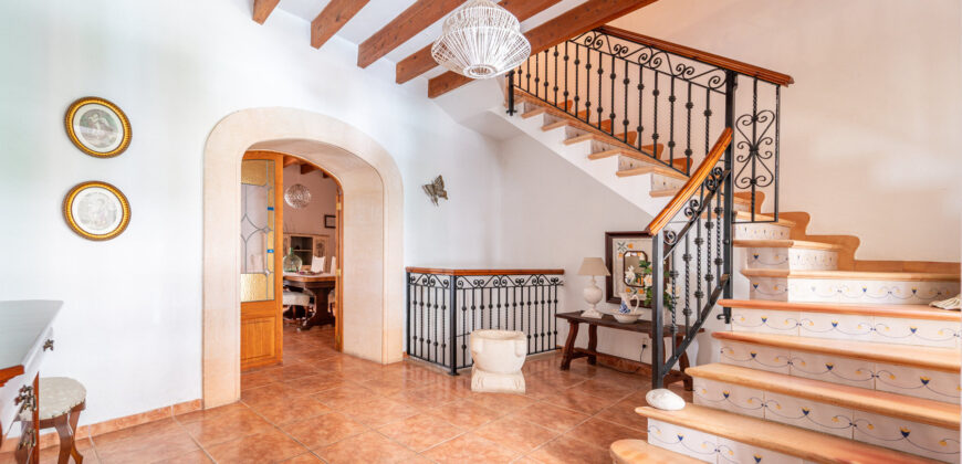 Mallorcan town house for rrent in Campos with patio, terrace, and three bedrooms