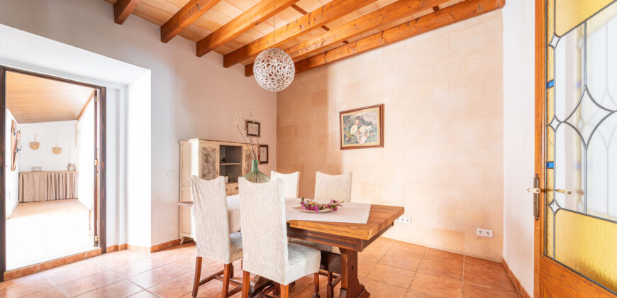 Mallorcan town house for rrent in Campos with patio, terrace, and three bedrooms