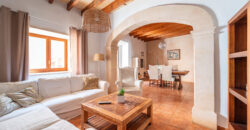 Mallorcan town house for rrent in Campos with patio, terrace, and three bedrooms