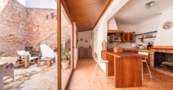 Mallorcan town house for rrent in Campos with patio, terrace, and three bedrooms