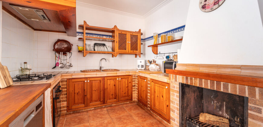 Mallorcan town house for rrent in Campos with patio, terrace, and three bedrooms