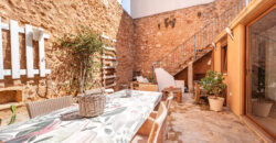 Mallorcan town house for rrent in Campos with patio, terrace, and three bedrooms