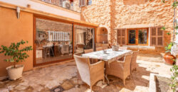 Mallorcan town house for rrent in Campos with patio, terrace, and three bedrooms