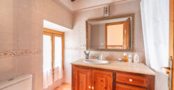 Mallorcan town house for rrent in Campos with patio, terrace, and three bedrooms