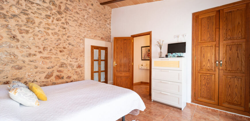 Mallorcan town house for rrent in Campos with patio, terrace, and three bedrooms