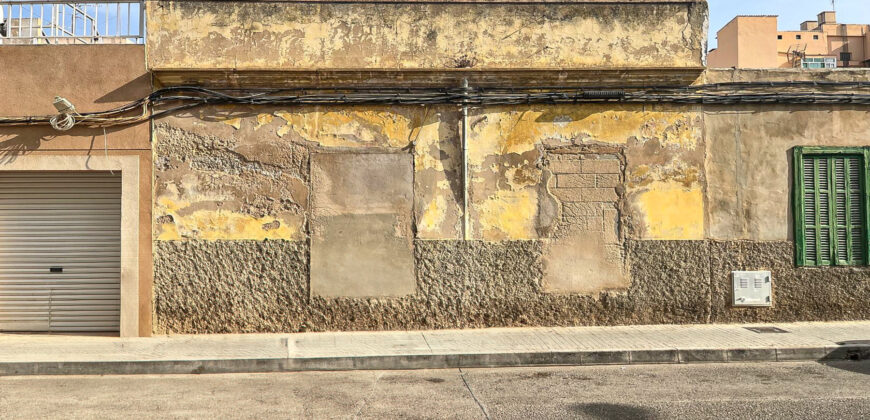 House for sale to renovate in Palma – Urban plot with building potential on Carrer Sant Ignasi